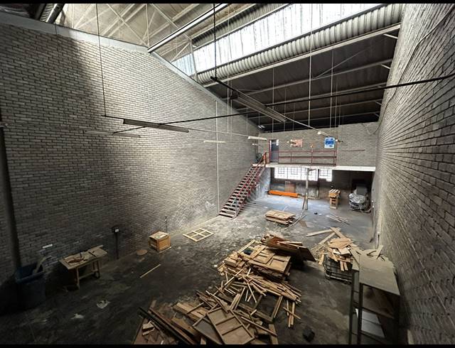 306M² WAREHOUSE TO LET IN KEW